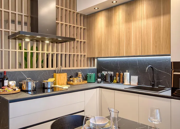 Designer Penthouse Near Promenade Including Bbq Terrace *