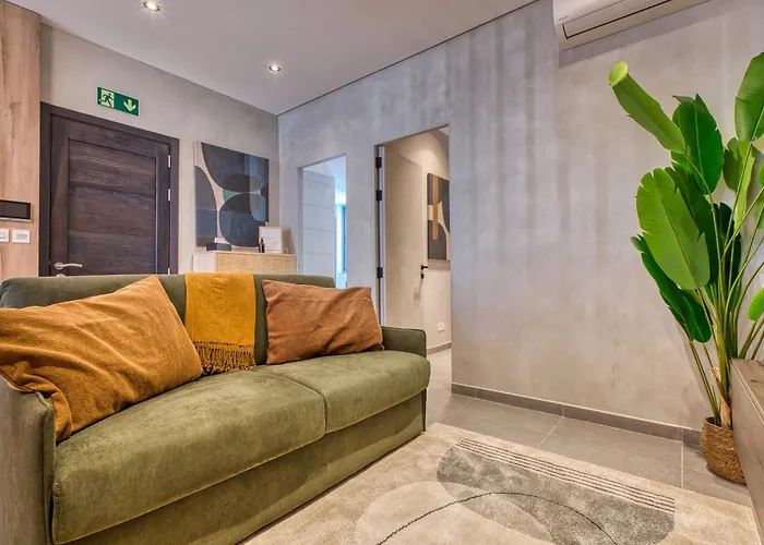 Designer Penthouse Near Promenade Including Bbq Terrace