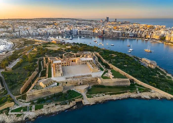 Designer Penthouse Near Promenade Including Bbq Terrace Gzira