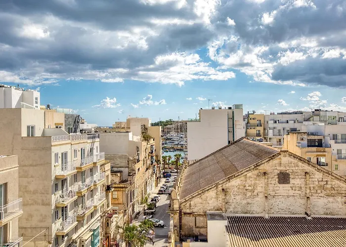 Designer Penthouse Near Promenade Including Bbq Terrace *