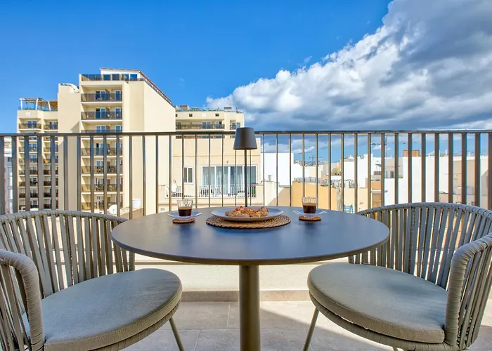 Designer Penthouse Near Promenade Including Bbq Terrace *