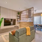 Designer Penthouse Near Promenade Including Bbq Terrace *