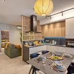 Designer Penthouse Near Promenade Including Bbq Terrace *