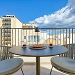 Designer Penthouse Near Promenade Including Bbq Terrace *