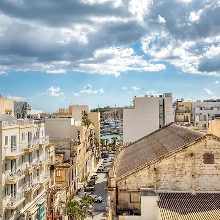 Designer Penthouse Near Promenade Including Bbq Terrace *