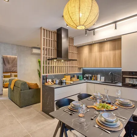 Designer Penthouse Near Promenade Including Bbq Terrace *