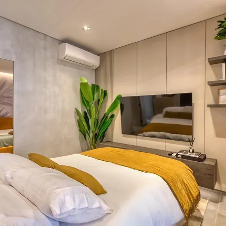 Designer Penthouse Near Promenade Including Bbq Terrace 아파트 그지라